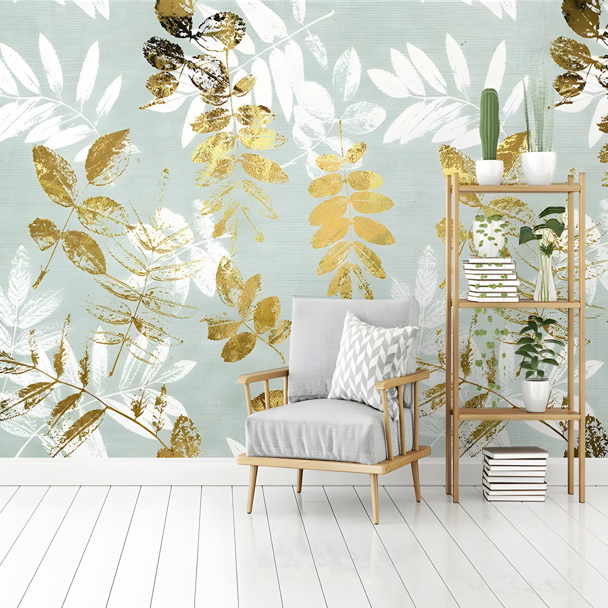 Papier peint feuilles dorées et blanches sur fond vert d'eau, fauteuil gris