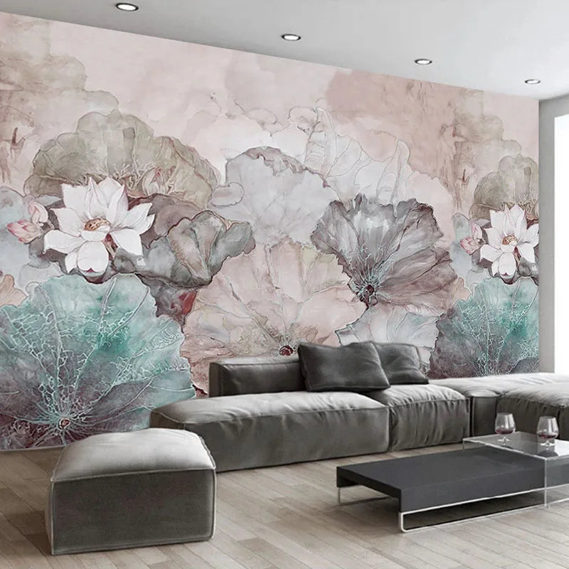 Papier peint panoramique lotus aquarelle rose et gris dans un salon contemporain
