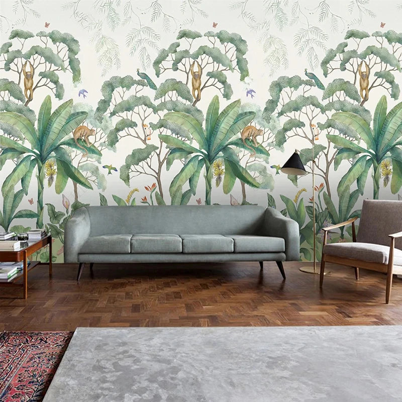 Panoramique jungle tropicale verte avec bananiers et singes dans un salon au parquet