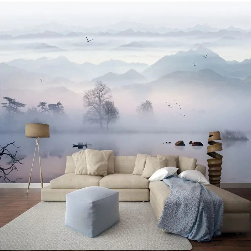 Papier peint panoramique de montagnes brumeuses et lac dans un salon beige