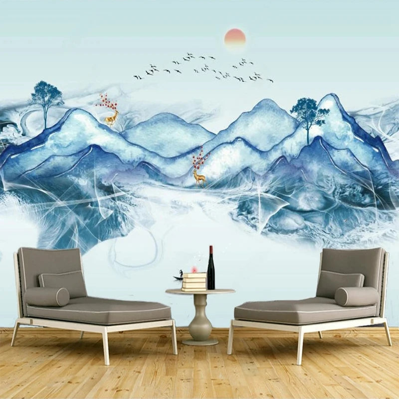 Papier peint panoramique montagnes bleues à l'encre avec soleil rouge et cerfs, salon