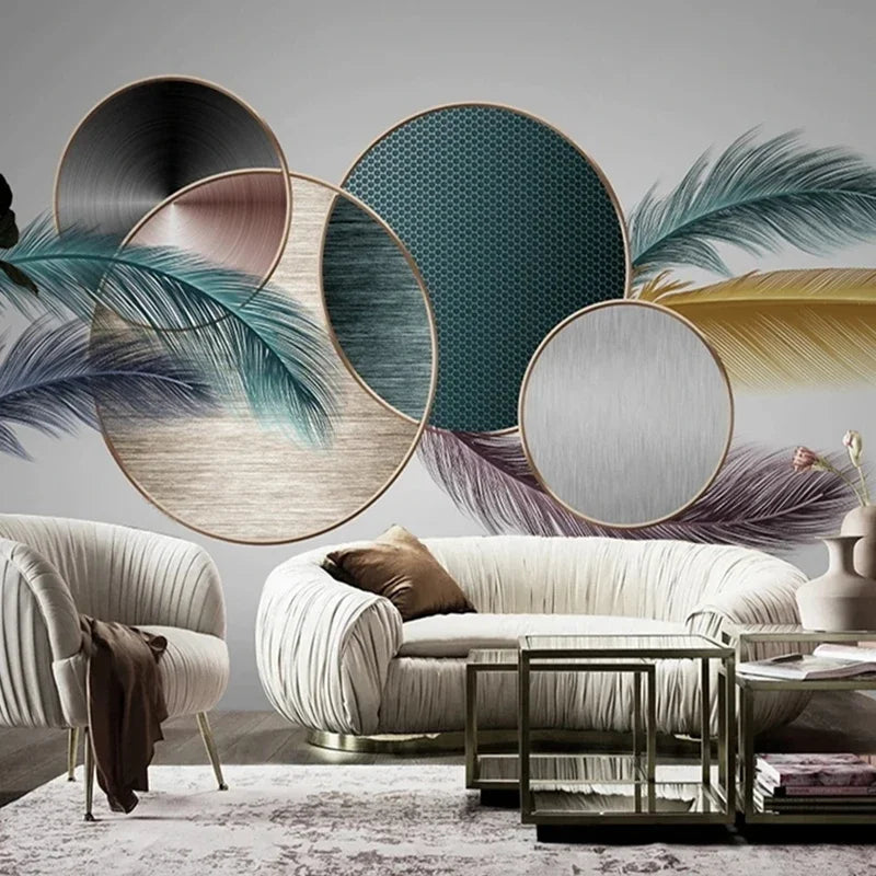 Papier peint panoramique avec plumes colorées et cercles dorés dans un salon clair