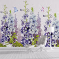 Papier peint panoramique de delphiniums violets et papillons dans un salon clair