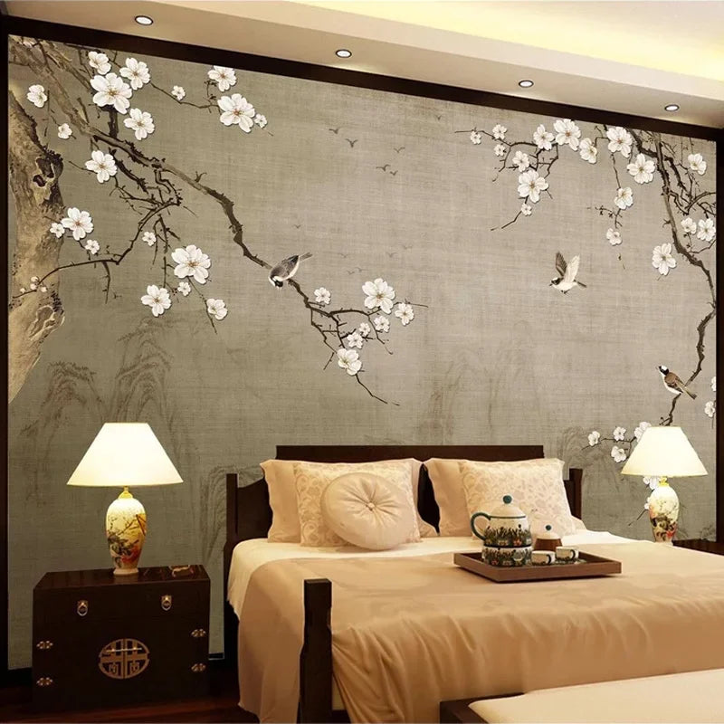 Papier peint panoramique gris à branches de prunier en fleurs et oiseaux, chambre