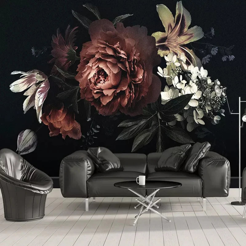 Papier peint panoramique floral, pivoine terracotta et lys sur fond noir, salon