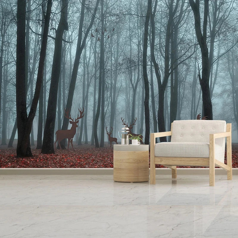 Papier peint panoramique forêt brumeuse bleu gris avec cerfs et feuilles rouges au sol