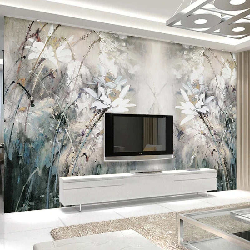 Papier peint panoramique de fleurs blanches peintes sur fond gris dans un salon