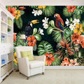 Mur de salon orné d'un décor tropical avec toucan, perroquet et hibiscus colorés