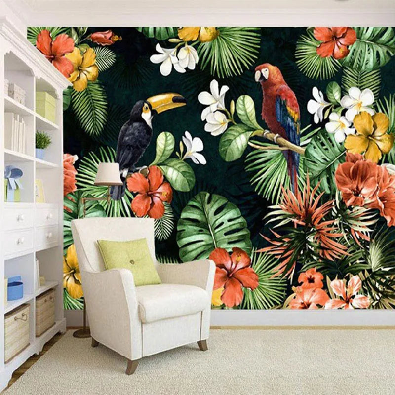 Mur de salon orné d'un décor tropical avec toucan, perroquet et hibiscus colorés