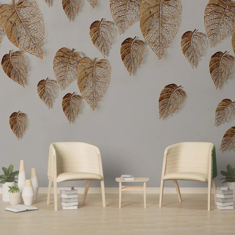 Papier peint panoramique de grandes feuilles dorées nervurées sur fond gris, salon clair