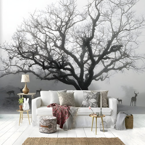 Arbre et cerfs dans la brume, dans un salon lumineux