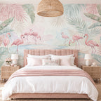 Chambre avec papier peint panoramique de flamants roses et feuillages tropicaux à l'aquarelle